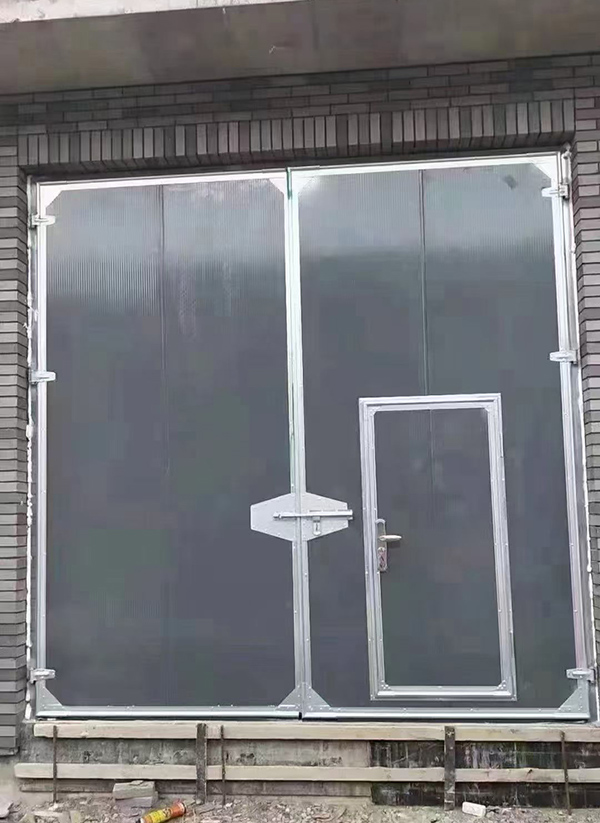 镇原工业平开门在大型设备制造车间的应用实例